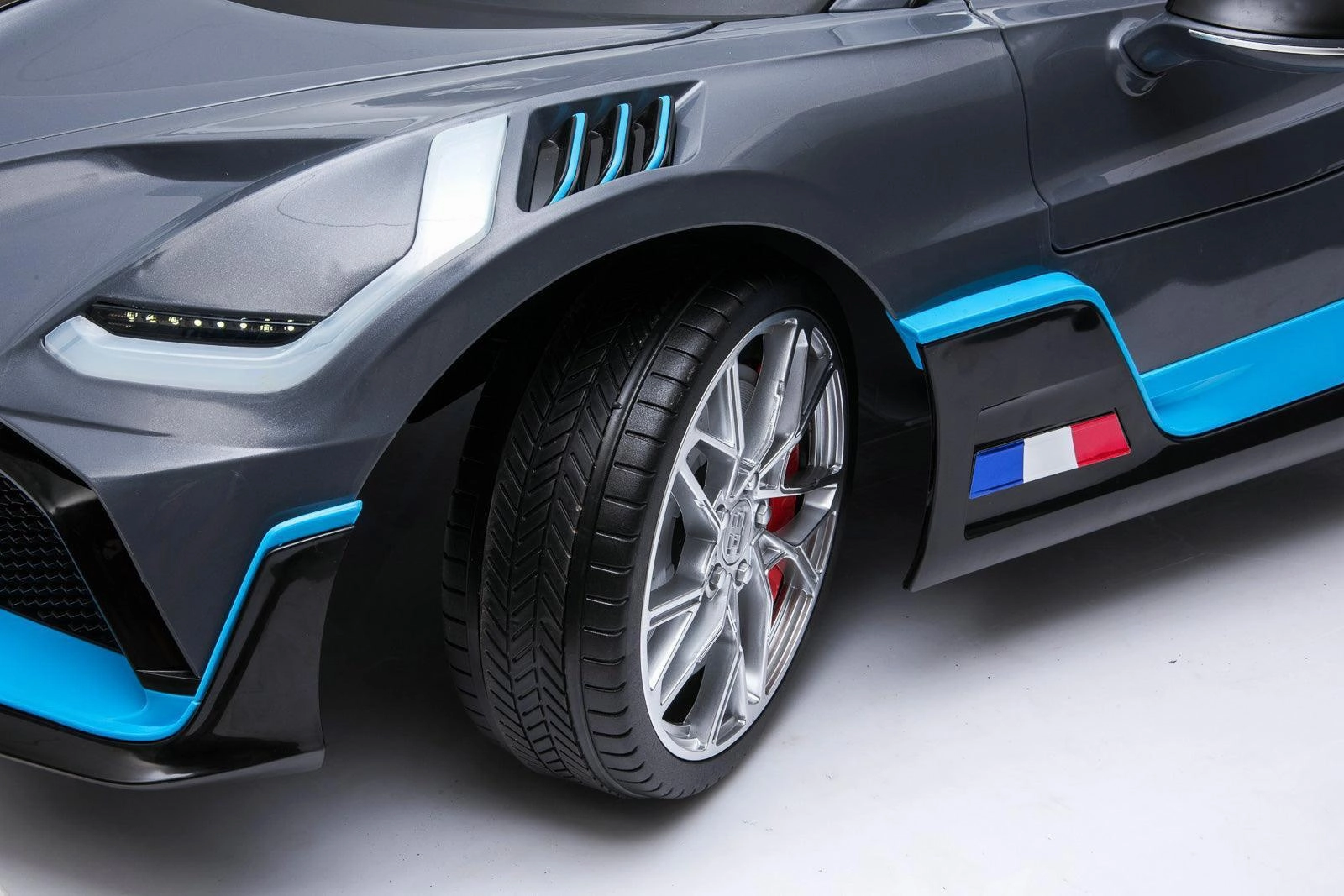 BUGATTI Divo 12V Battery Ride-on Car with Remote Control