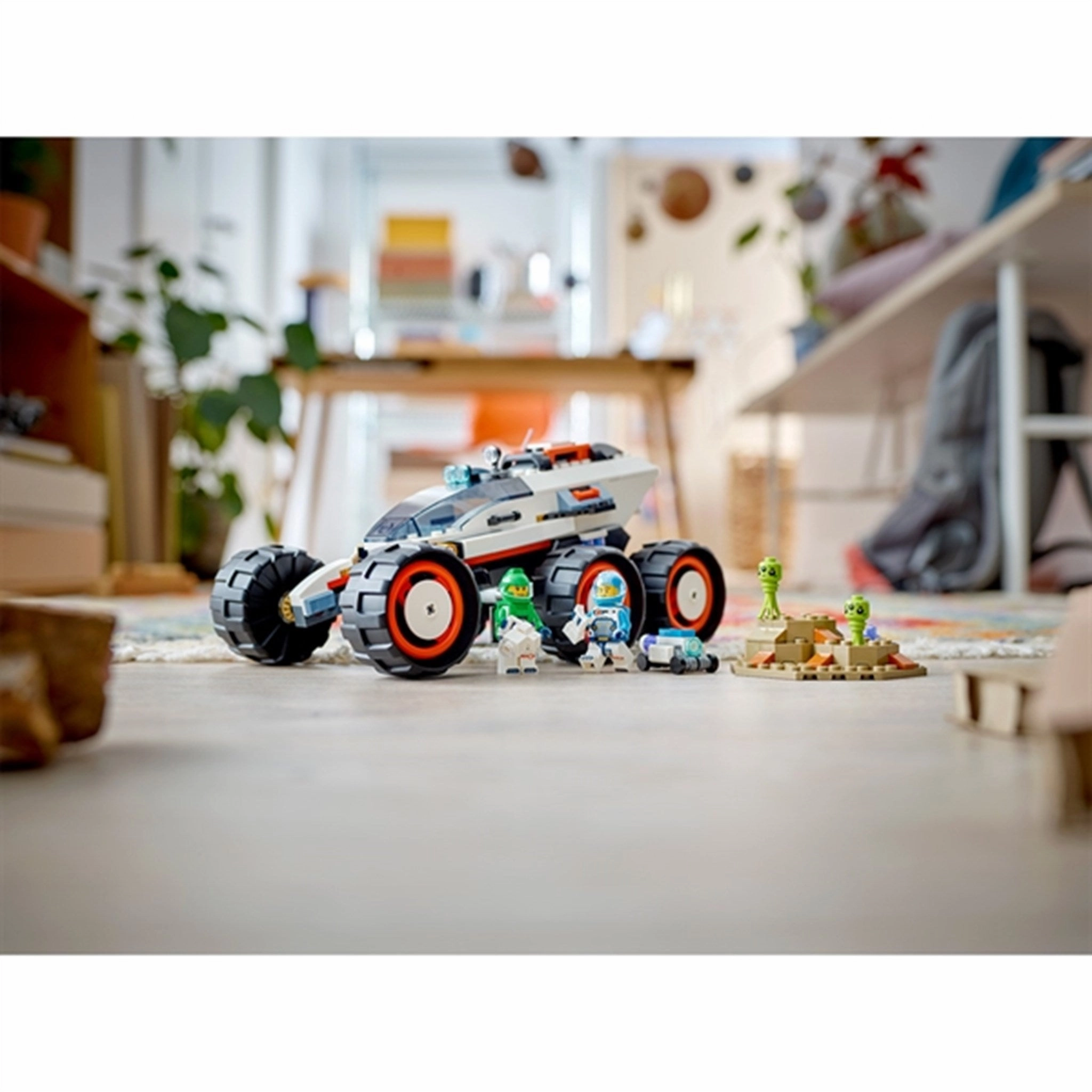 LEGO City Space Explorer Rover and Alien Life