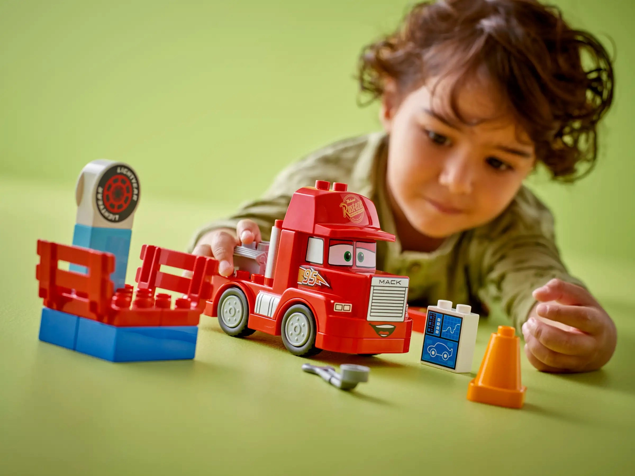 LEGO DUPLO 10417 Mack at the Race