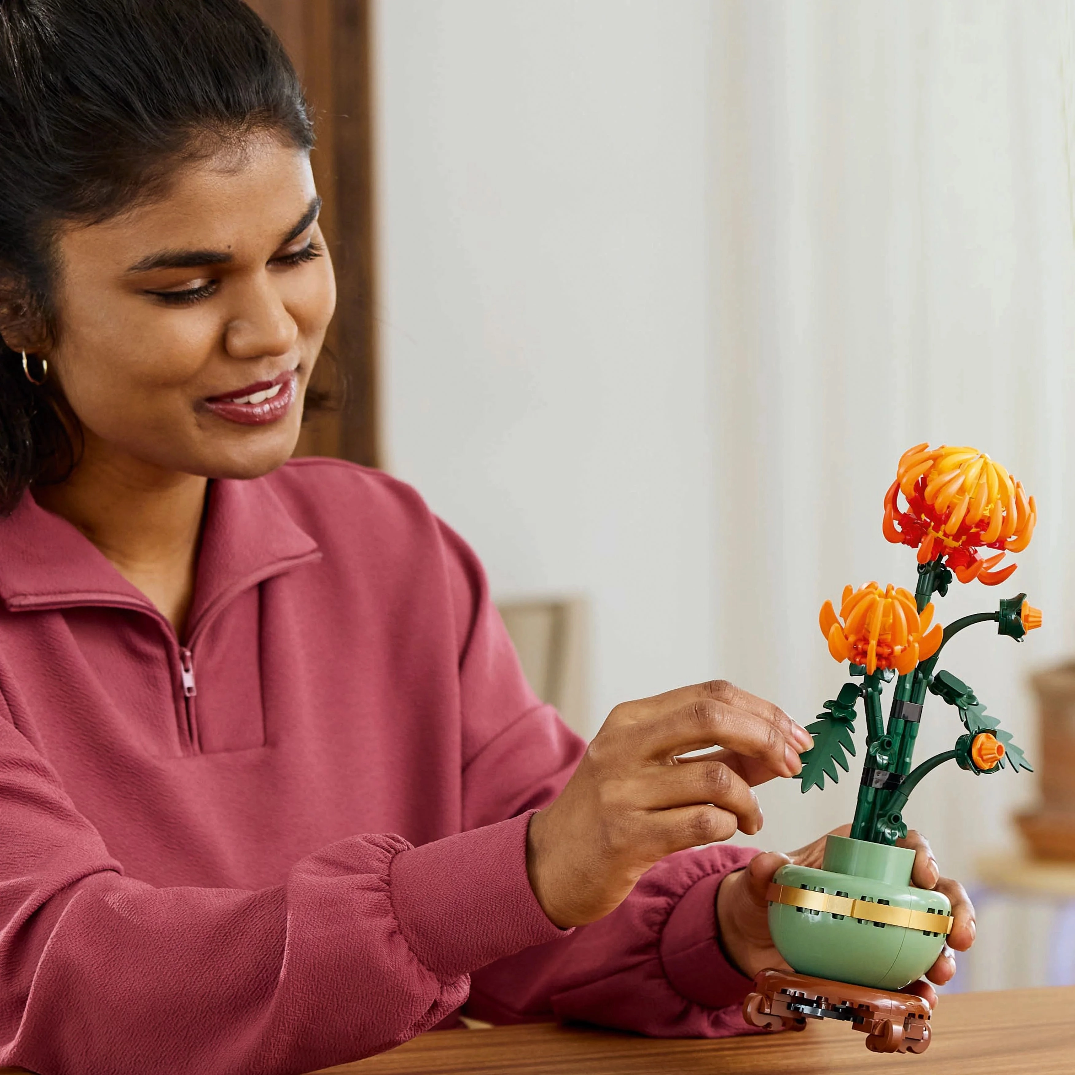 LEGO Icons Chrysanthemum Flower Decor Building Set, Zero-Maintenance Plant Gift for Adults 10368