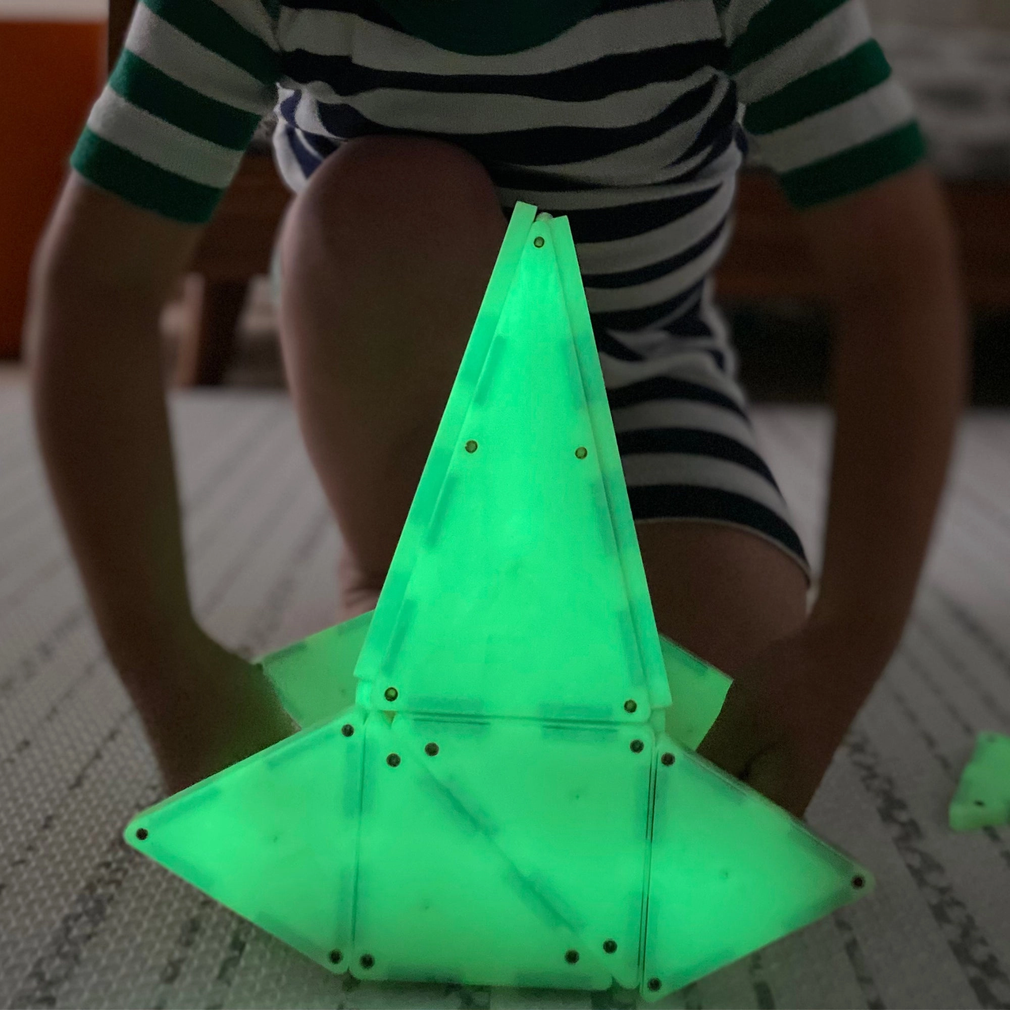 MAGNA-TILES Classic Glow 16 Piece Set