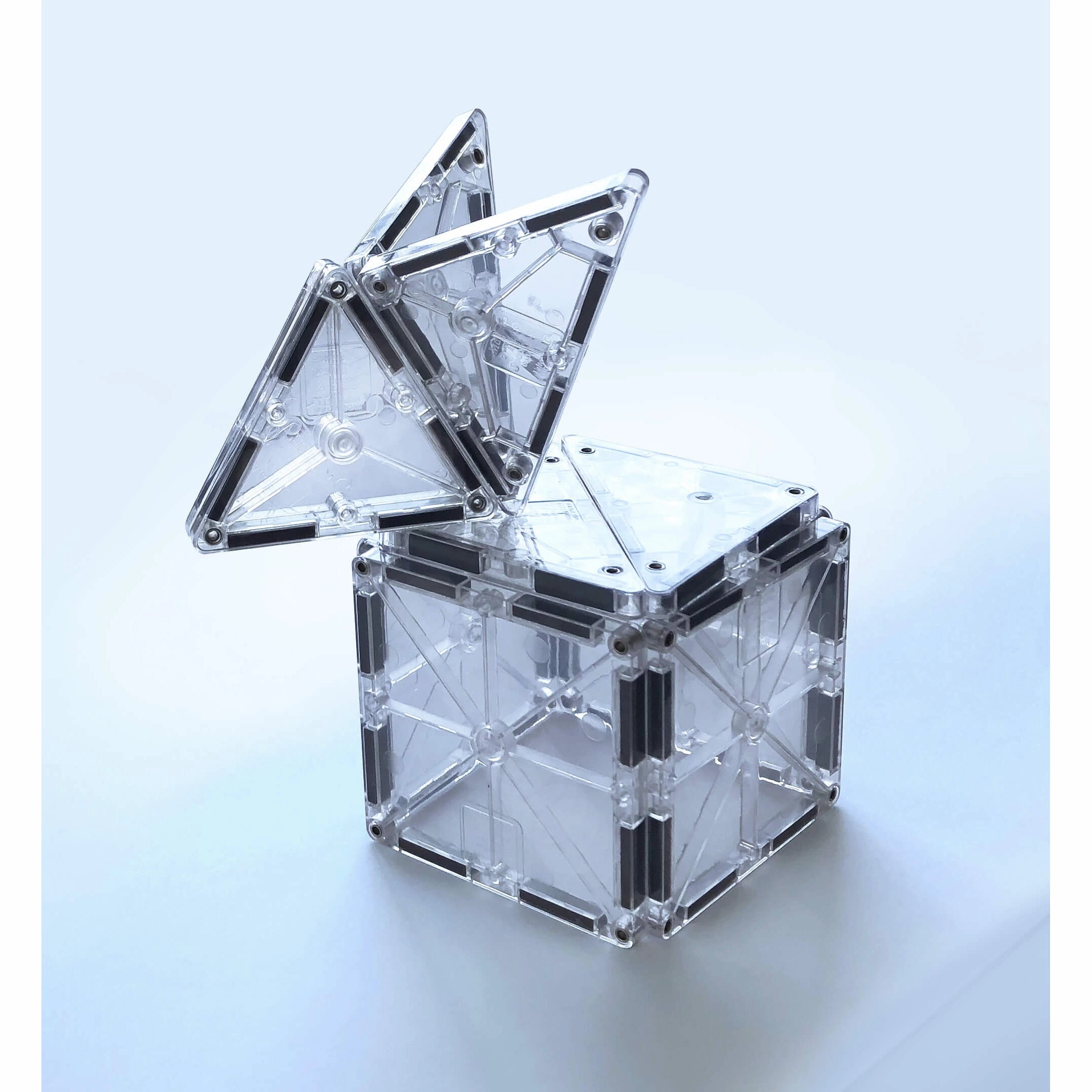 MAGNA-TILES Classic Ice 16-Piece Set
