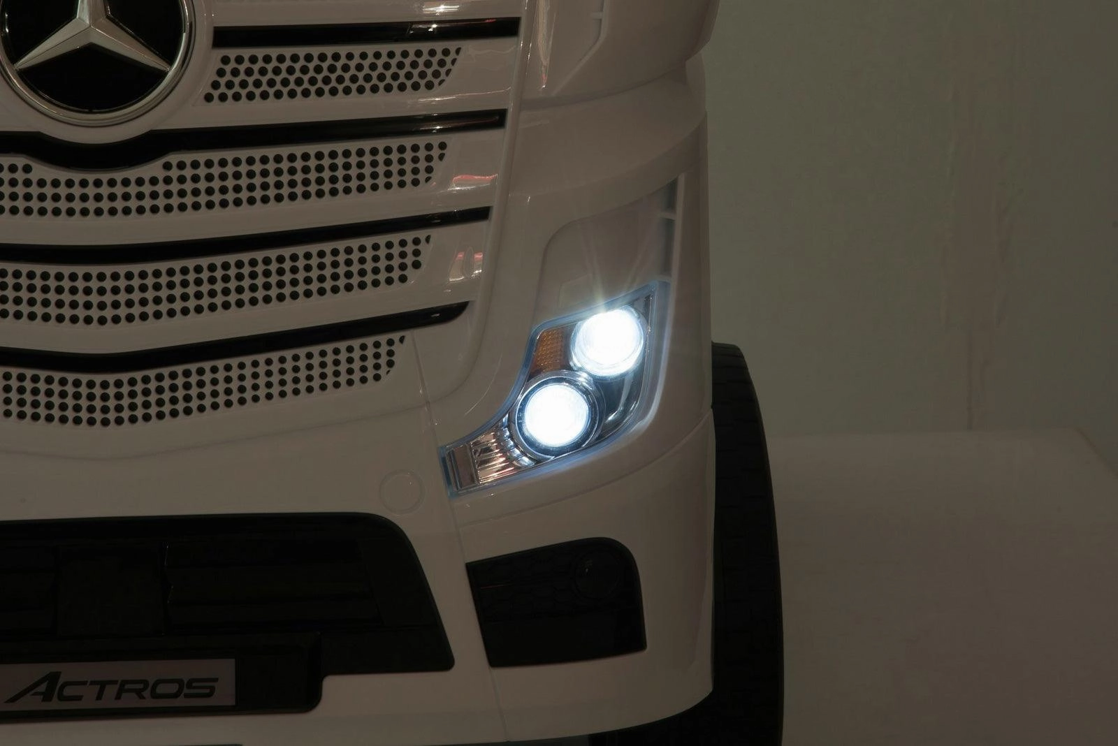 Mercedes-Benz Actros Electric 12V Battery Powered Ride-on Truck with Remote Control
