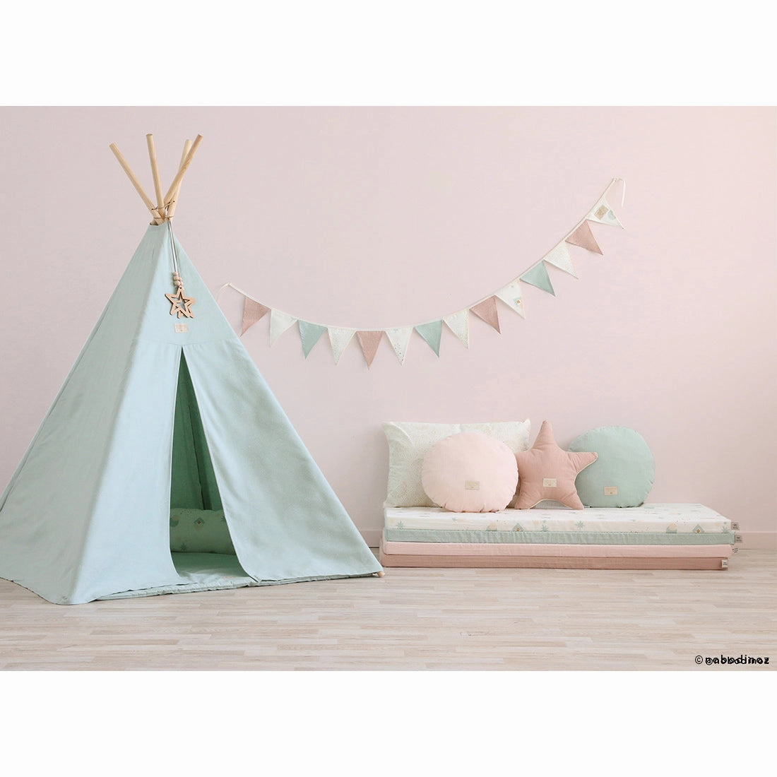 nobodinoz Phoenix Teepee White Bubble/Aqua