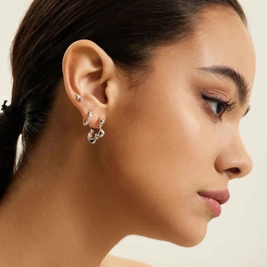 Boucles d'oreilles Huggie à vagues torsadées argentées Ania Haie E050-01H Bijoux Ania Haie