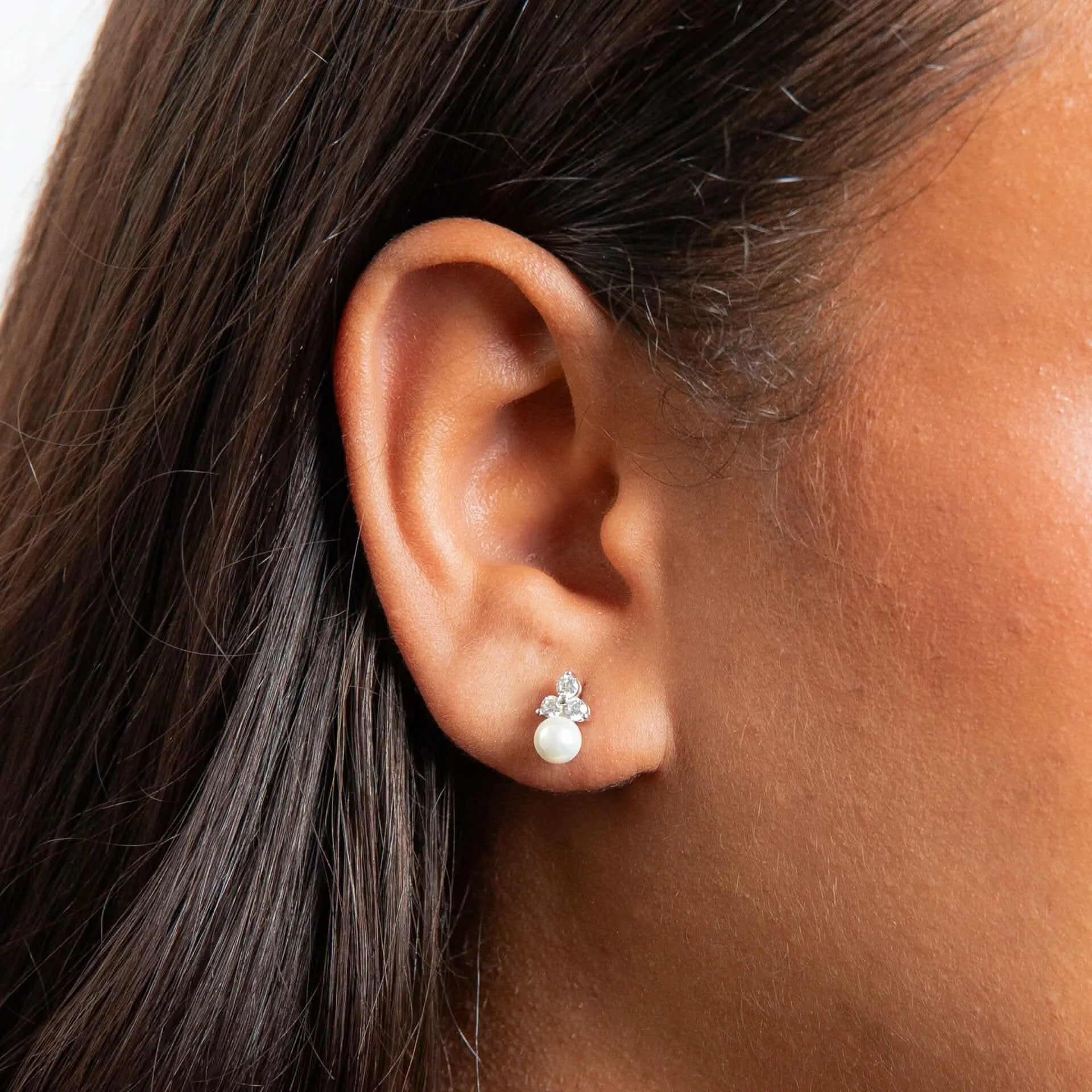 Boucles d'oreilles en argent sterling avec zirconium cubique et perle blanche coquillage E6497W - Débuts Bijoux