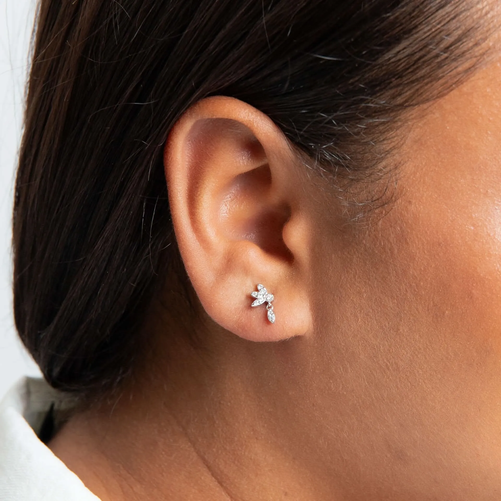 Boucles d'oreilles blanches en zirconium cubique argent sterling E6493C de la collection Beginnings