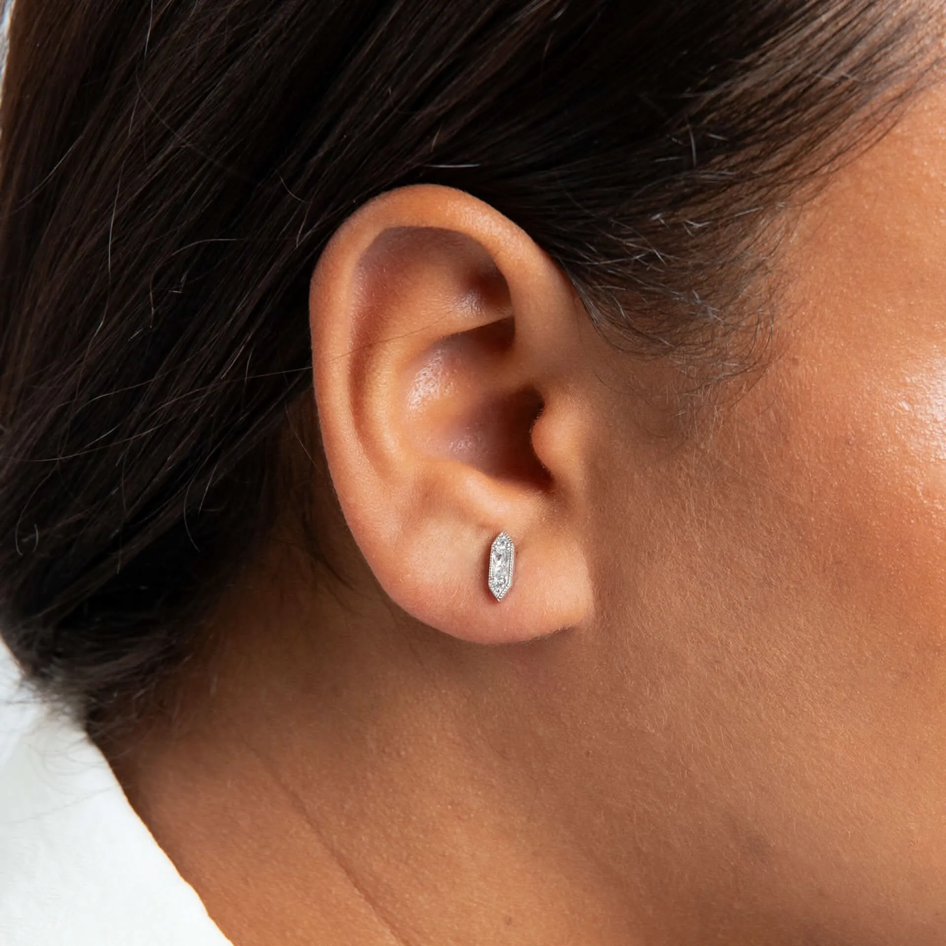 Boucles d'oreilles blanches en zirconium cubique argent sterling E6496C de la collection Beginnings