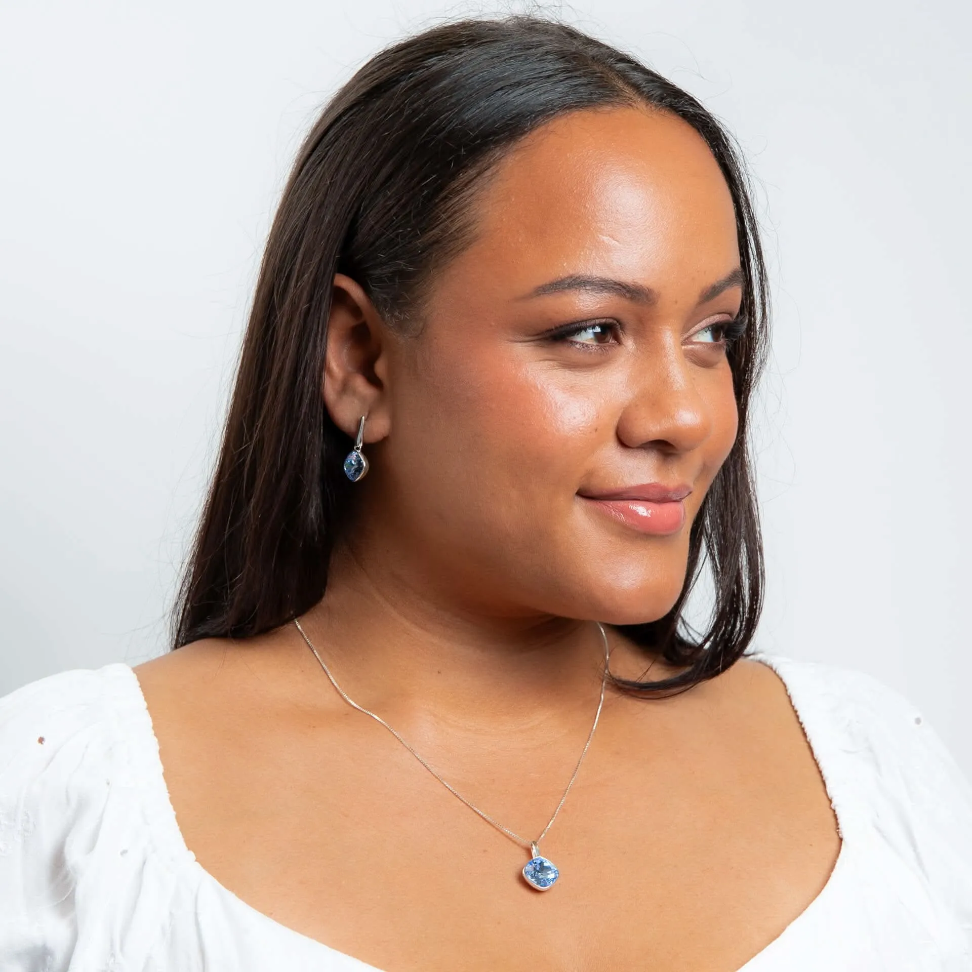 Boucles d'oreilles en argent sterling avec cristaux de saphir bleu clair E6478T - Débuts Bijoux