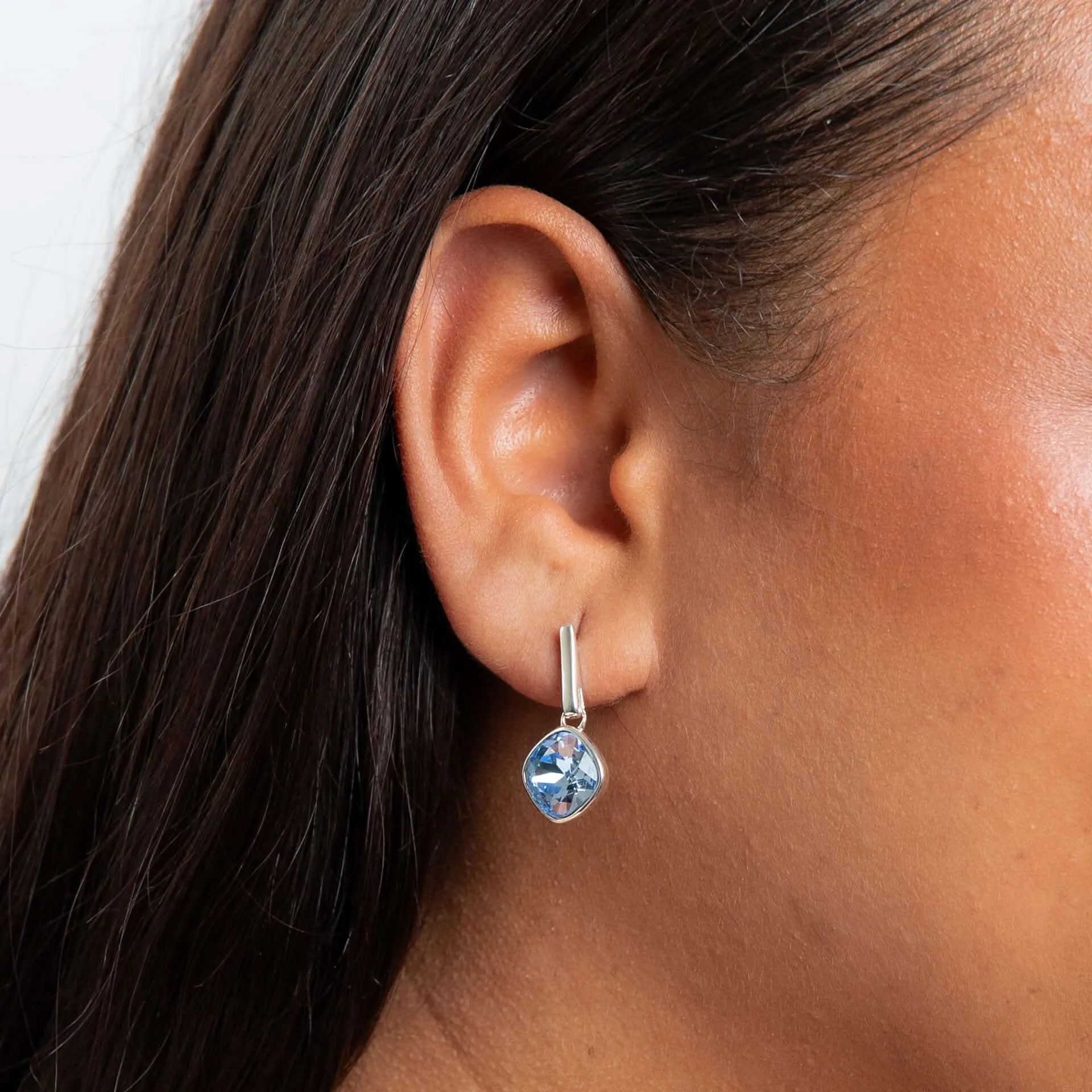 Boucles d'oreilles en argent sterling avec cristaux de saphir bleu clair E6478T - Débuts Bijoux