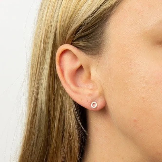 Boucles d'oreilles à clous en argent sterling Initial O E6032 - Bijoux Beginnings