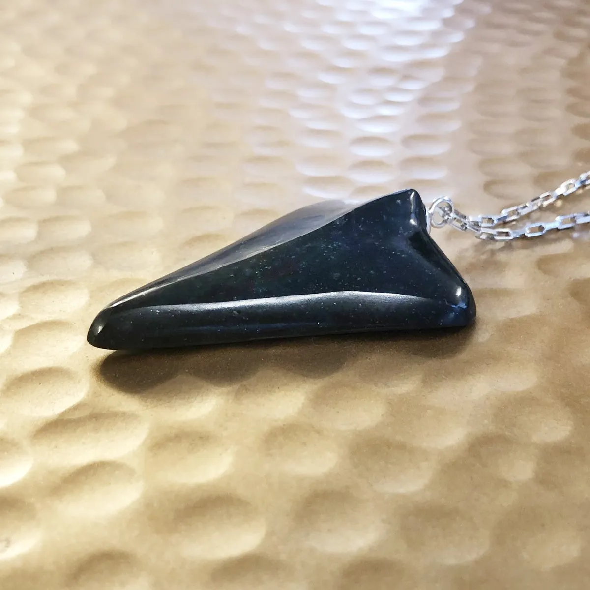 Nick Von K Bijoux Nick Von K - Avion en Jet de Pounamu Noir