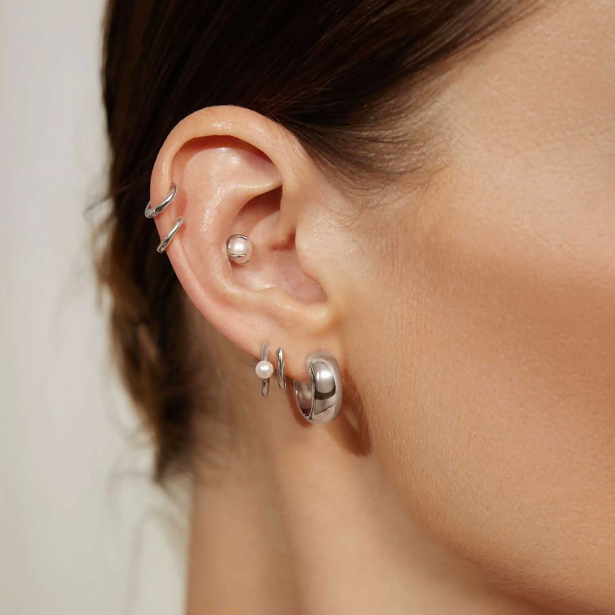 Boucles d'oreilles Huggie potelées argentées taille moyenne E064-06H Ania Haie Jewellery