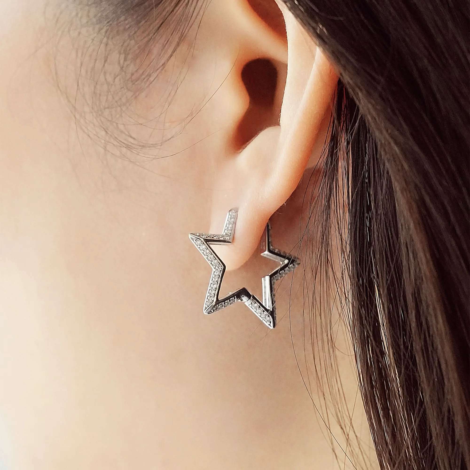 Boucles d'oreilles à étoiles pavées argentées moyen E064-05H Ania Haie Jewellery